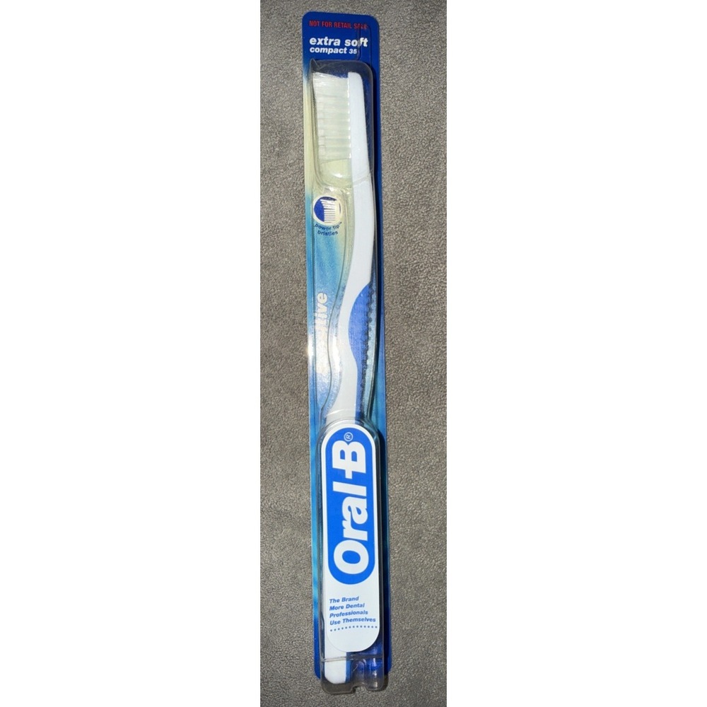 Vintage 2002 Oral B Sensitive Toothbrush Compact 35 Extra‎ Soft